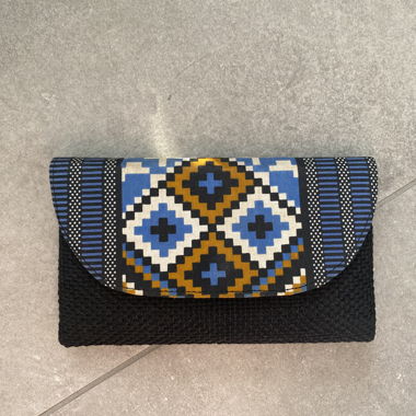 Pochette noire avec rabat ethnique