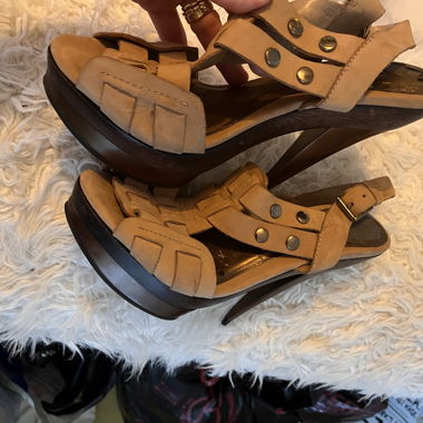 Sandales à plateforme couleur camel à talons hauts