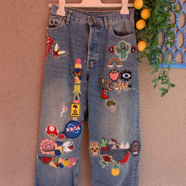 Jeans fatti a mano, toppe colorate, vintage, popart.