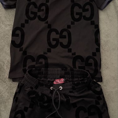 Ensemble Gucci en polo et shorts