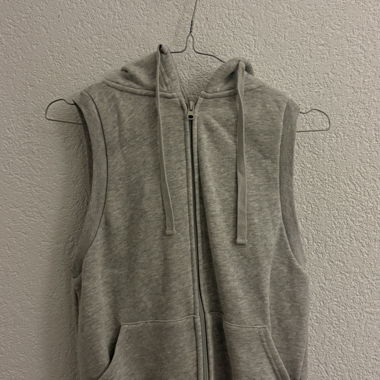 Gilet con zip e cappuccio ZARA