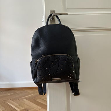 RUCKSACK MIT ABNEHMBARER TASCHE