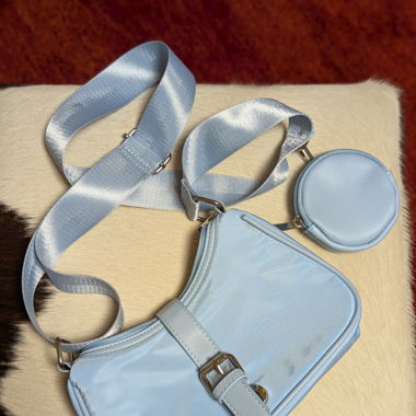 Schultertasche in Babyblau