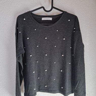 Pull gris avec petites perles 
