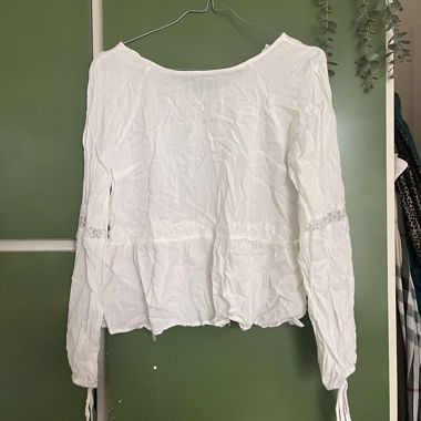 white lace detail blouse