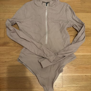 Long-sleeve bodysuit with zipper