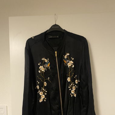 Satin College Jacke