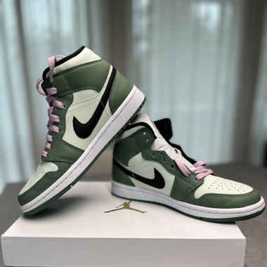Air Jordan 1 Mid SE 