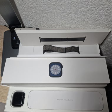 Apple Watch Series 8 mit Originalverpackung