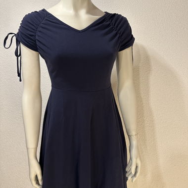 Robe en jersey intemporelle en marine