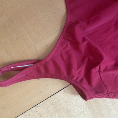 Costume da bagno rosso