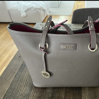 DKNY Shopper
