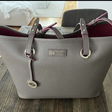 DKNY Shopper