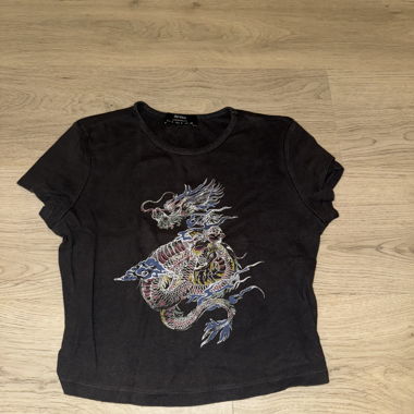 BERSHKA Top mit Drachen, Grösse S