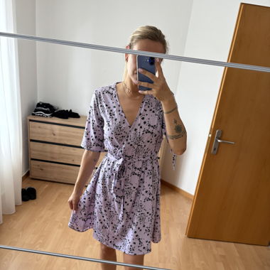 Sommerliches Kleid in Lila