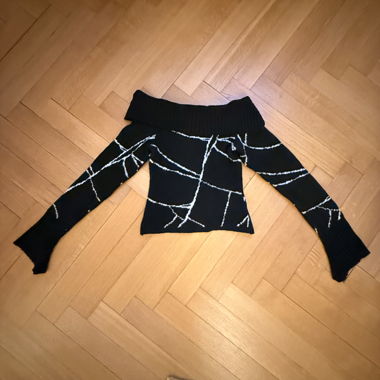 Haut noir épaules dénudées