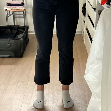 Schwarze Jeans, Mango