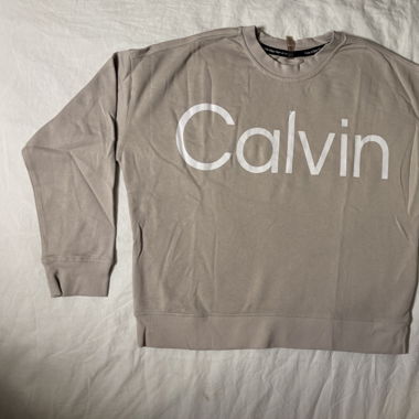 beiger calvin klein pulli