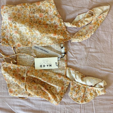 Top floral NA-KD