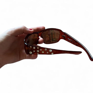 Lunettes de soleil marron style rétro avec strass