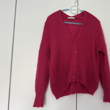 Pinke Strickjacke