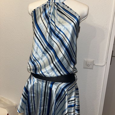 Robe à bretelles rayée