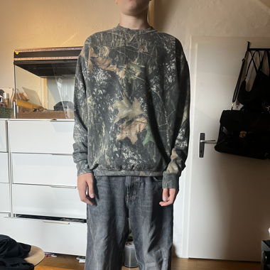 camo sweater sweatshirt 