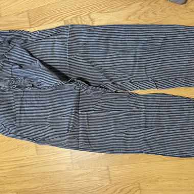 Blau gestreifte Hose