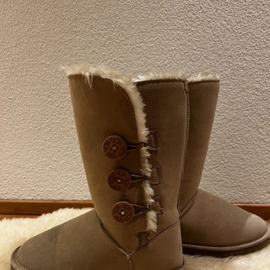 Rare UGG Boots in beige
