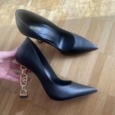 Michael Kors Pumps Tenley aus Leder Empire-Logo