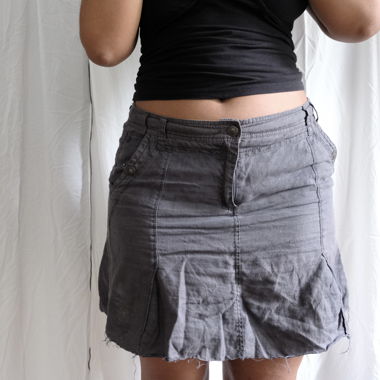 Grey skrit