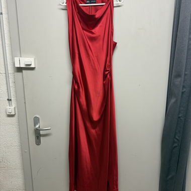 Robe satin rouge Zara