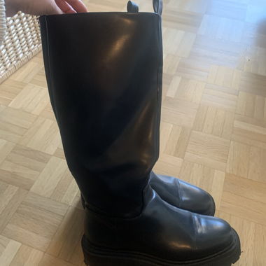 Black high boots in faux leather