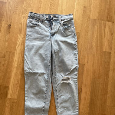 Levi’s High Waisted Mom Jeans 