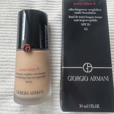 Giorgio Armani Power Fabric foundation
