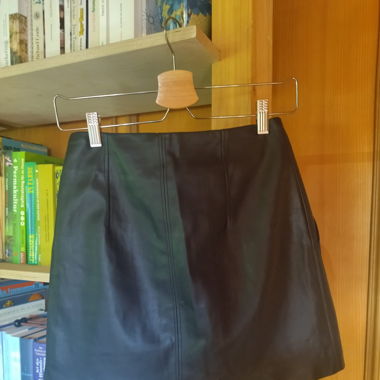 🐃 H&M Black Leather Skirt