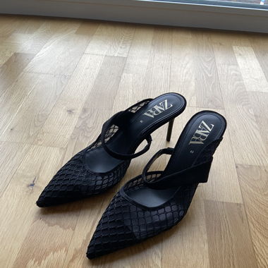 Cute Black Kitten Heels 