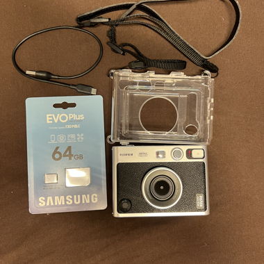 Fujifilm Instax mini Evo con accessori