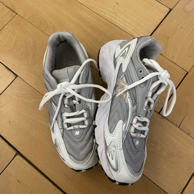New Balance 725 Sneakers