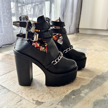 Schwarze Plateau-Stiefeletten