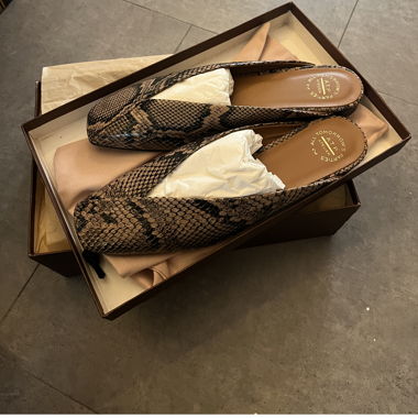Scarpe nuove in vera pelle