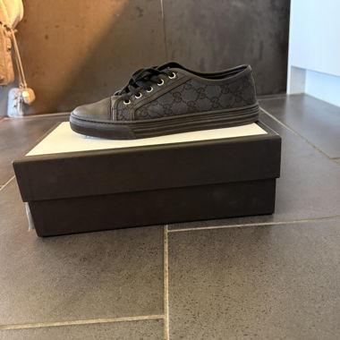 Gucci sneaker black size 5
