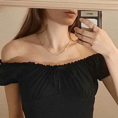 Crop top noir, épaules découvertes 🖤
