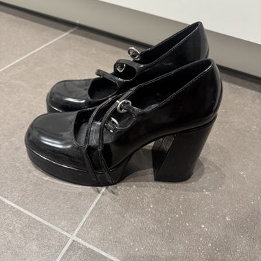 Décolleté neri con cinturino