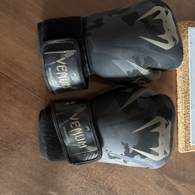 VENUM boxing glove