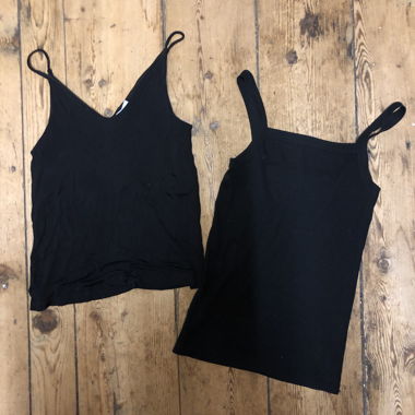 zwei Tanktops basic schwarz
