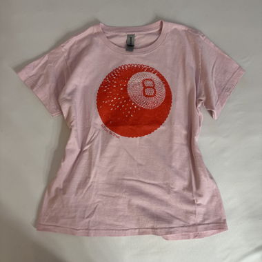 T-shirt rosa „in print we trust“ con eight ball