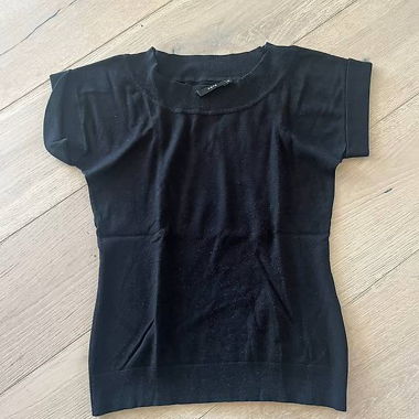 Short-sleeve sweater