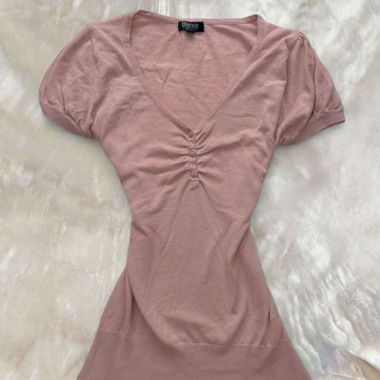 Blusa vintage rosa con dettaglio bottoni