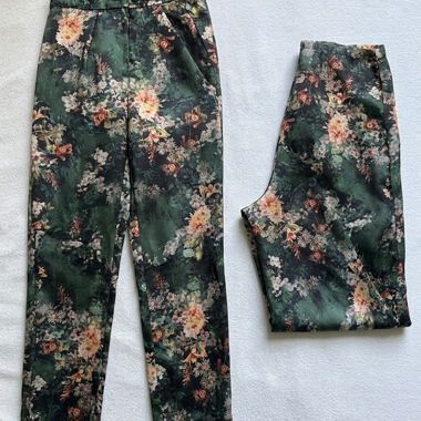 Pantaloni a vita alta con motivo floreale